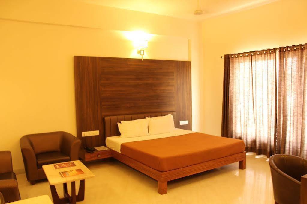 Hotel Grand 3D Bhuj Luaran gambar