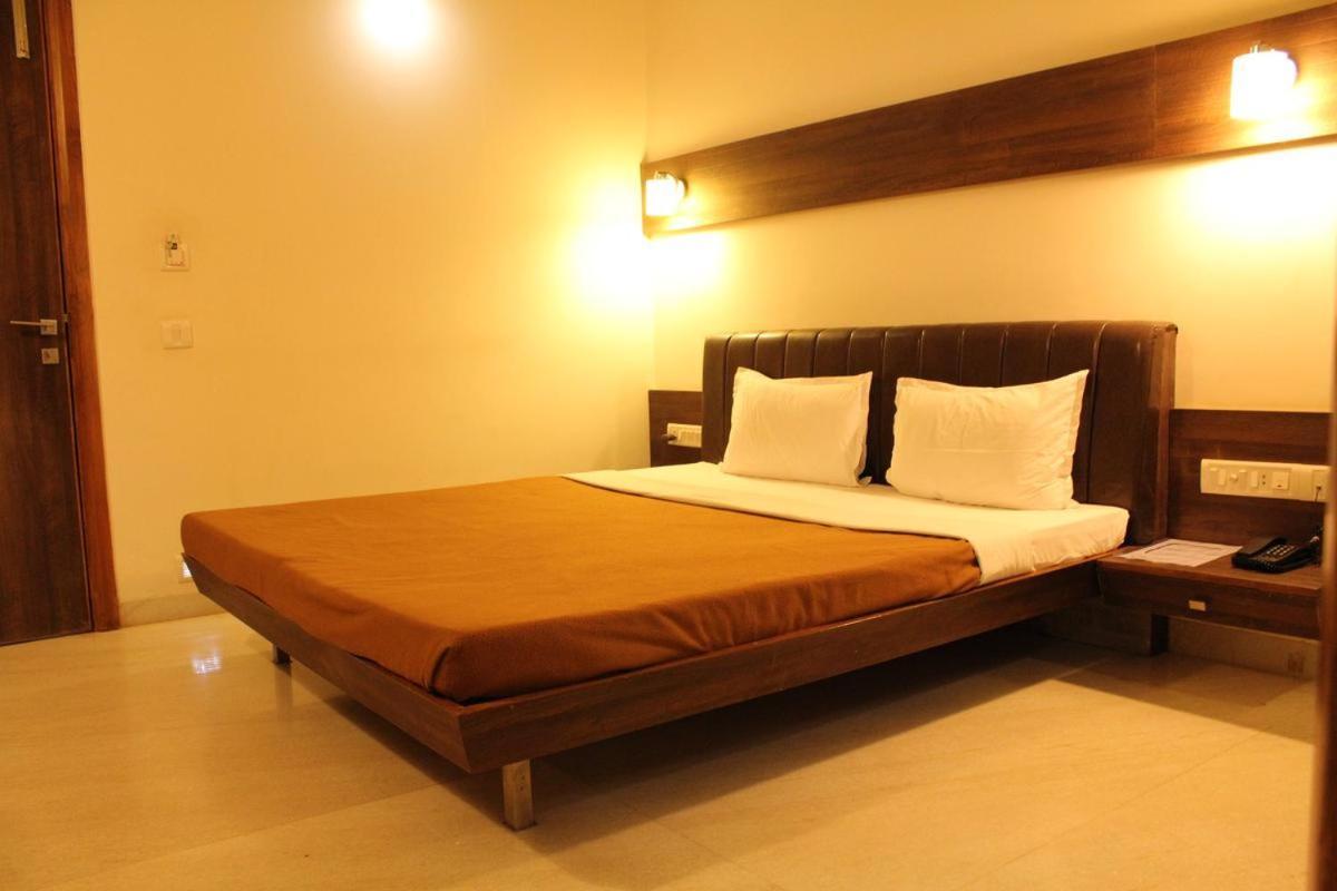 Hotel Grand 3D Bhuj Luaran gambar